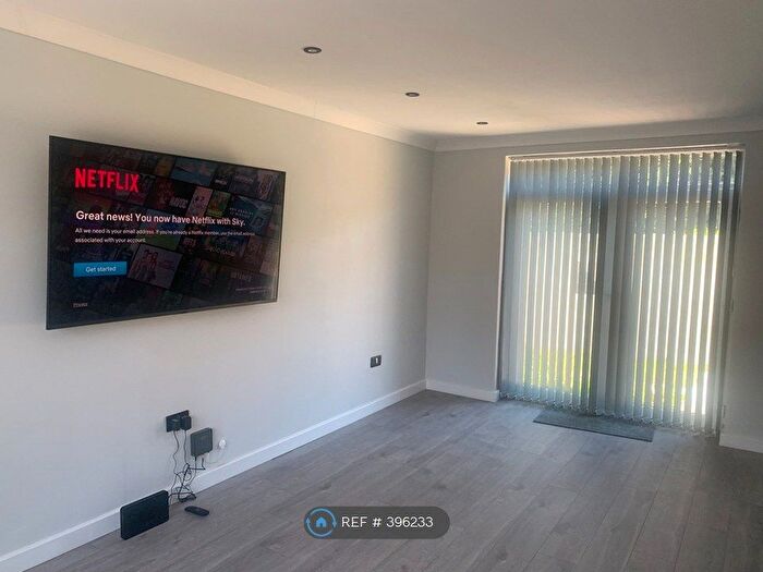 3 Bedroom End Of Terrace House To Rent In Langdale Gardens, Leeds, LS6