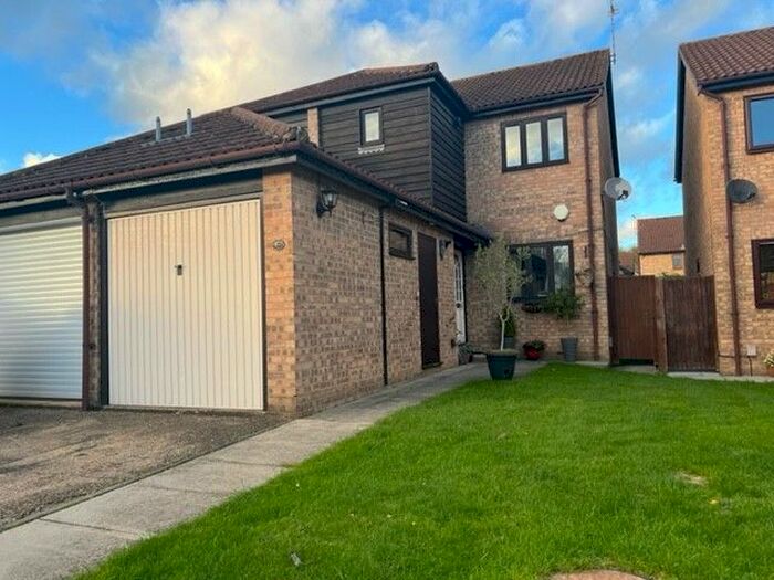 3 Bedroom Detached House To Rent In The Hawthorns, Ware, SG12