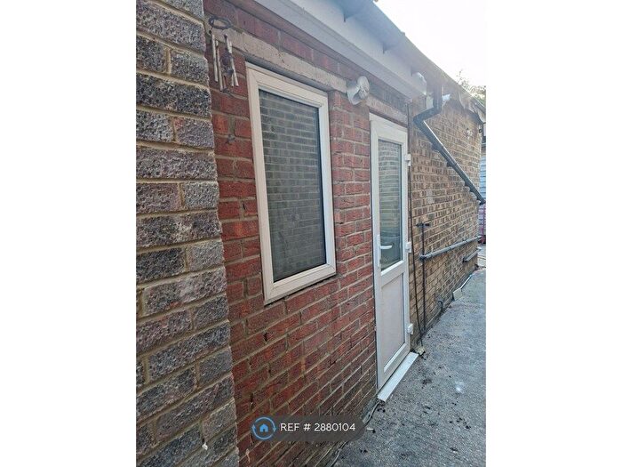 1 Bedroom Flat To Rent In Harlington, Hayes, UB3