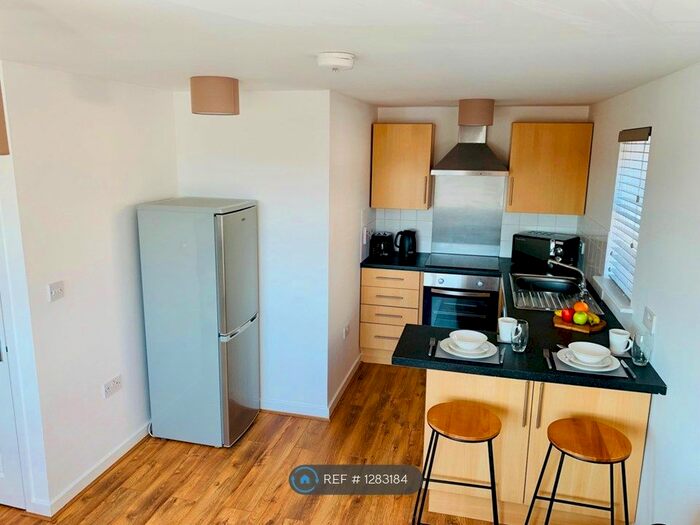 1 Bedroom Flat To Rent In Raywood Court, Guildford GU2