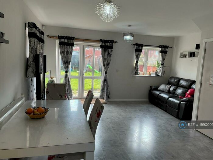 3 Bedroom End Of Terrace House To Rent In Marunden Green, London, United Kingdom, SL2