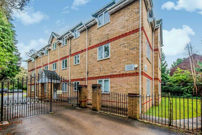 3 Bedroom Apartment To Rent In Savoy Court, GU15