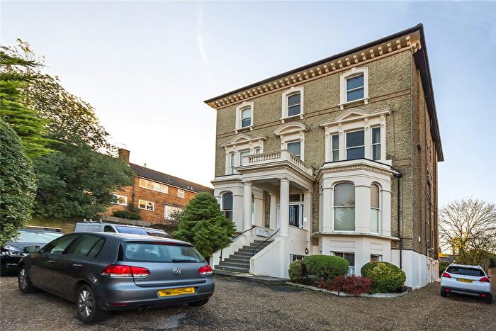 2 Bedroom Flat To Rent In Avenue Elmers, Surbiton, Surrey, KT6