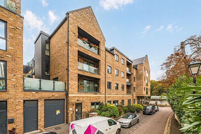 1 Bedroom Flat For Sale In Lion Wharf Road, Old Isleworth, TW7