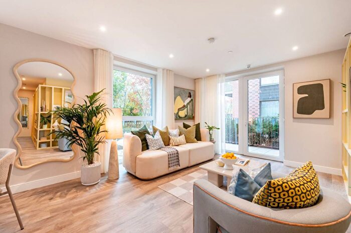 2 Bedroom Flat For Sale In Grand Union, Alperton, HA0