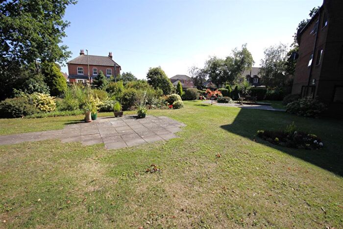 1 Bedroom Flat For Sale In High Oaks House, Locks Heath, Southampton, SO31