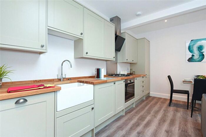 2 Bedroom Flat To Rent In Blackstock Road, Highbury, London, N4