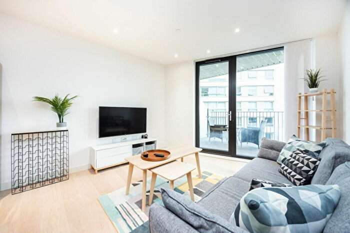 2 Bedroom Apartment For Sale In Starboard Way, London, E16