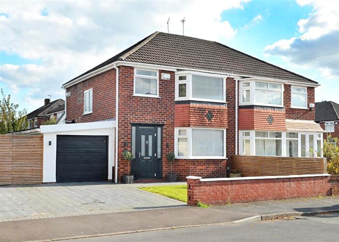 3 Bedroom Semi-Detached House For Sale In Parkstone Road, Irlam, M44