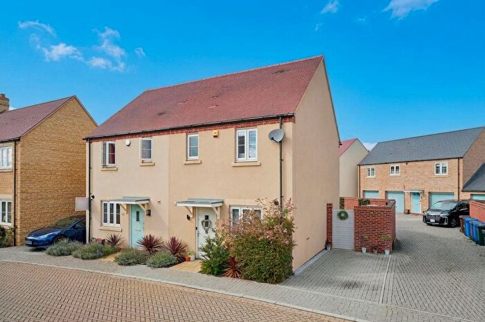 2 Bedroom Semi-Detached House For Sale In Stratford Way, Bicester, OX26