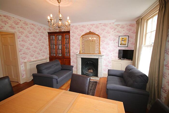 2 Bedroom Apartment To Rent In Sun Street, Canterbury, CT1