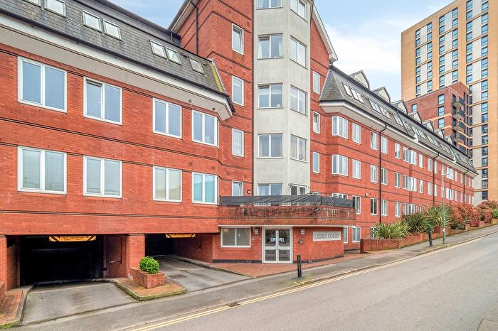 2 Bedroom Flat For Sale In Sutton Court Road, Sutton, SM1