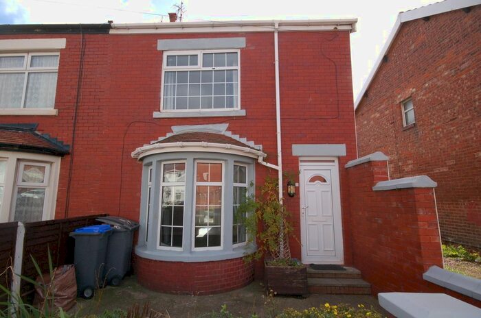 3 Bedroom End Of Terrace House To Rent In Brun Grove, Blackpool, FY1