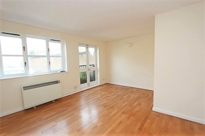 2 Bedroom Apartment To Rent In Observatory Mews, Isle Of Dogs, E14