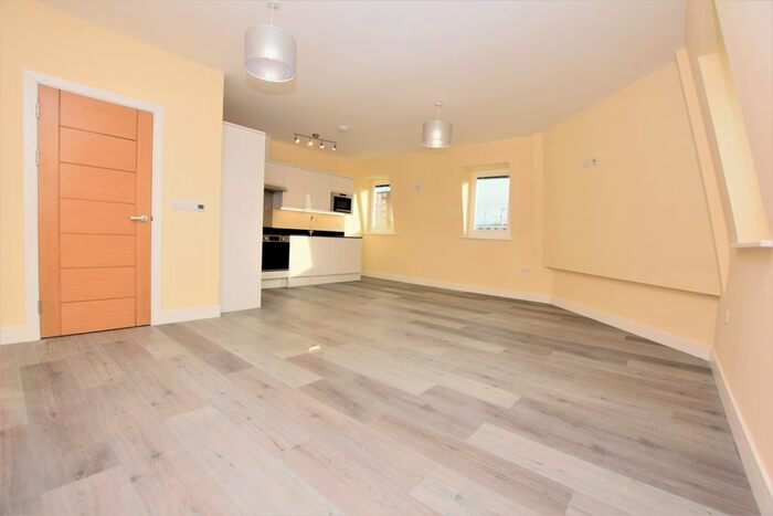 2 Bedroom Flat To Rent In Southwark Park Road, London, SE16