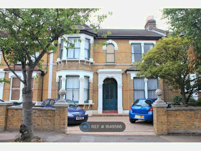 5 Bedroom Detached House To Rent In Forest Drive East, London, E11