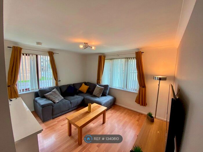 2 Bedroom Flat To Rent In Spoolers Road, Paisley, PA1