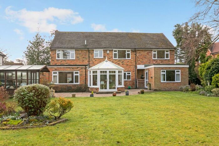 6 Bedroom Detached House To Rent In Clevehurst Close, Stoke Poges, Slough, SL2