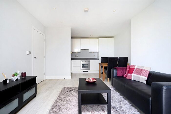 1 Bedroom Flat To Rent In Abbotsford Court, Lakeside Drive, London, NW10