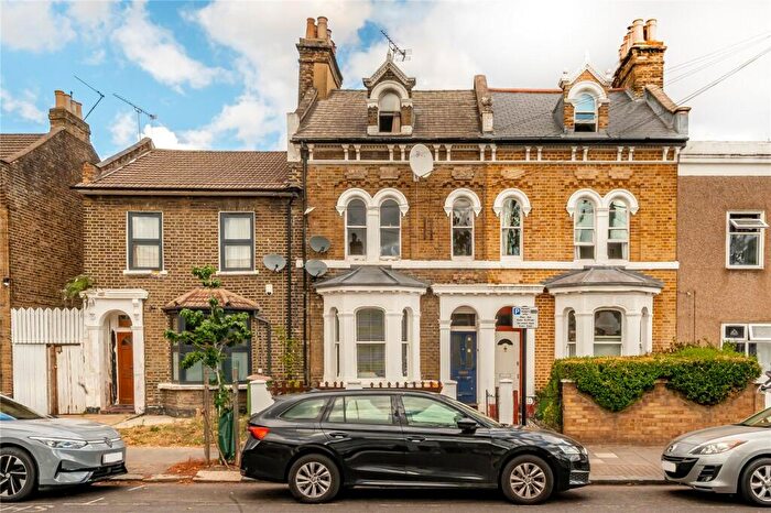 1 Bedroom Terraced House For Sale In Chobham Road, Stratford, London, E15