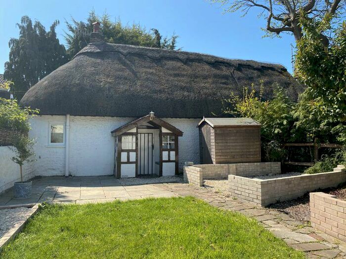 3 Bedroom Bungalow To Rent In Tudor Drive, Westergate, Chichester, PO20