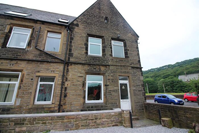 Flat To Rent In St Stephens Terrace, HX3