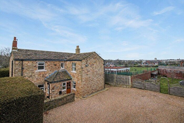 3 Bedroom Farmhouse For Sale In High Street, Ossett, WF5