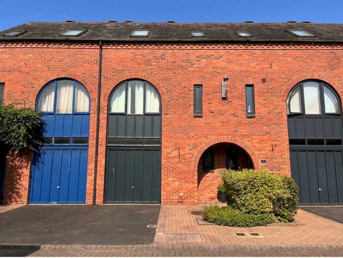 3 Bedroom Terraced House To Rent In College Mews, Stratford-upon-Avon, CV37