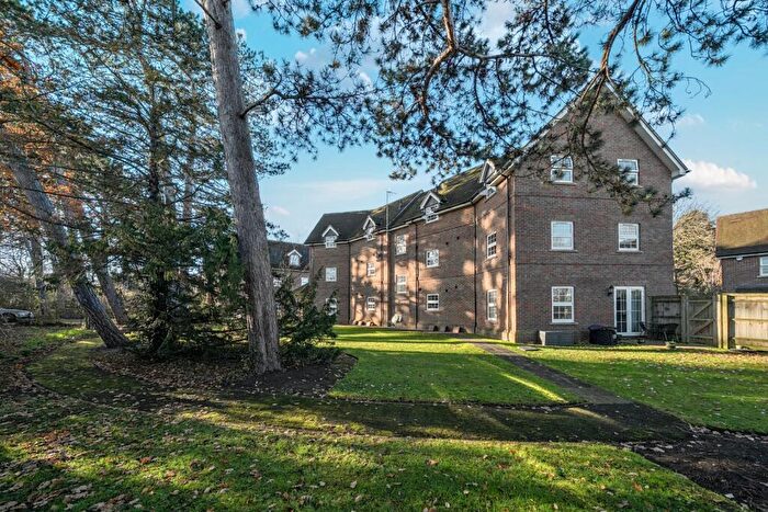 2 Bedroom Apartment For Sale In Glebe House Drive, Bromley, Kent, BR2