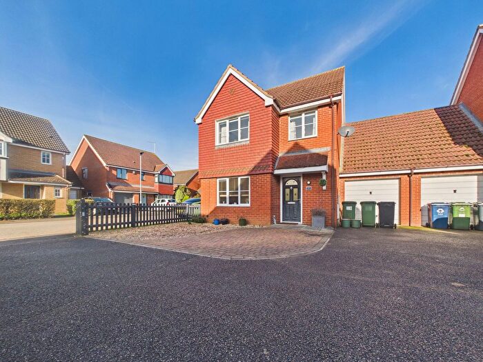 3 Bedroom Detached House For Sale In Faraday Close, Yaxley, PE7