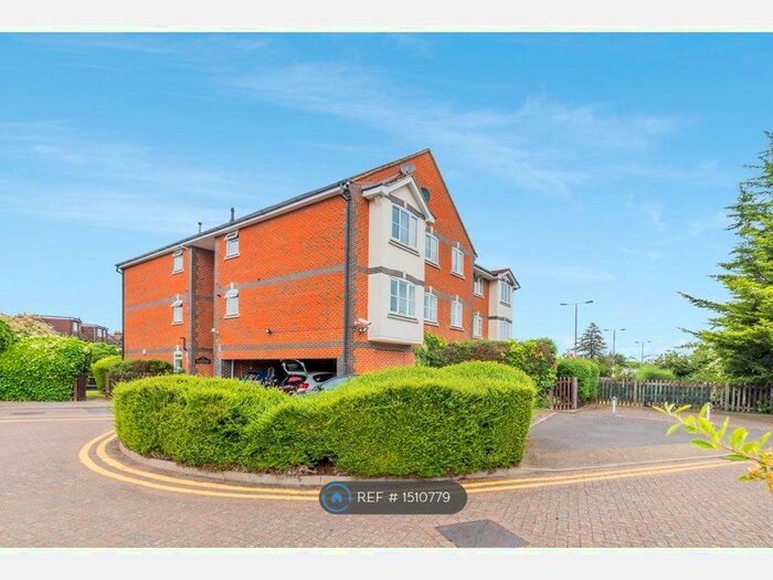 2 Bedroom Flat To Rent In Naish House, London, SW19