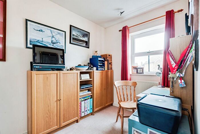 3 Bedroom End Of Terrace House For Sale In Highdown Way, Swindon, SN25