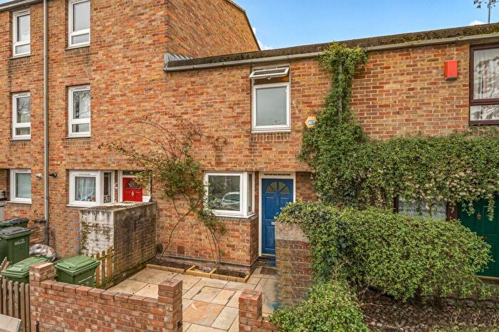 2 Bedroom Terraced House For Sale In Walnut Tree Road, Greenwch, SE10