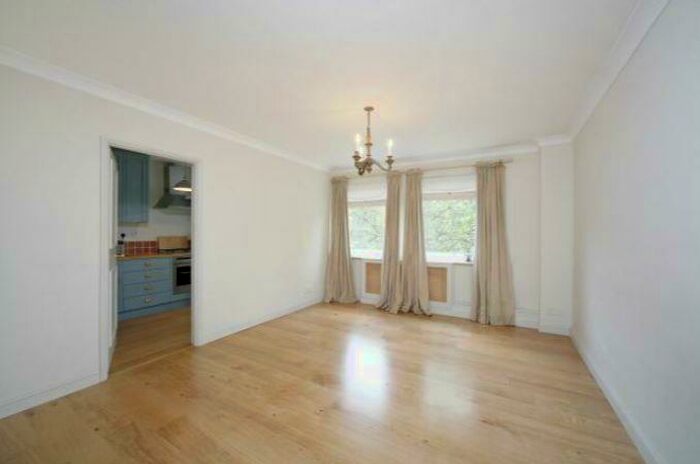 3 Bedroom Apartment To Rent In Park Road, Marylebone, London, NW1