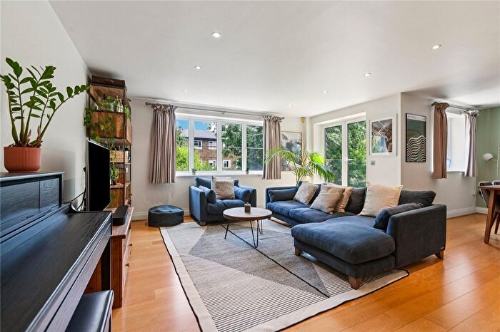 2 Bedroom Flat For Sale In Acris Court, SW18