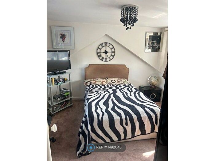 3 Bedroom Bungalow To Rent In Prospect Drive, Failsworth, Manchester, M35