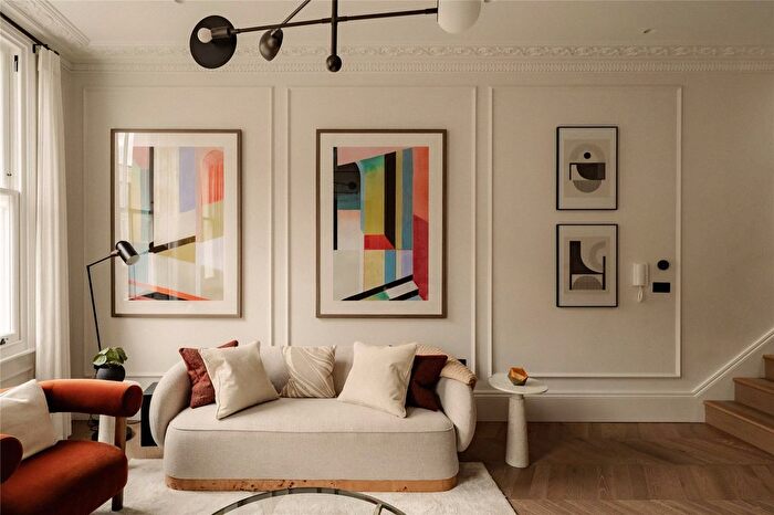 3 Bedroom Flat To Rent In Portobello Road, North Kensington, London, W10