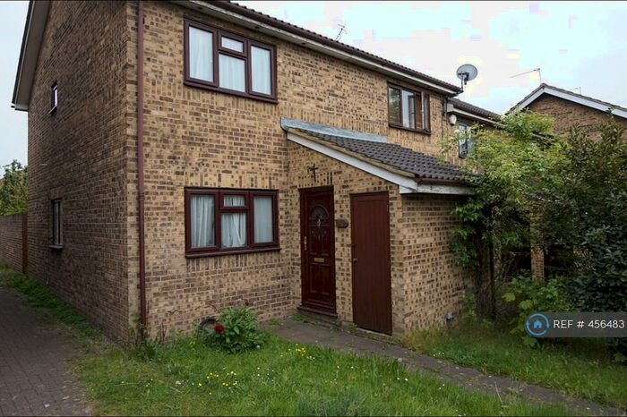 2 Bedroom End Of Terrace House To Rent In Lent Rise Road, Slough, SL1