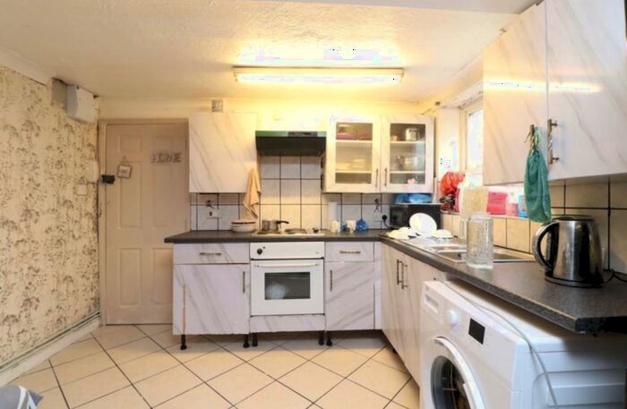1 Bedroom Flat To Rent In The Polygon, Southampton, SO15