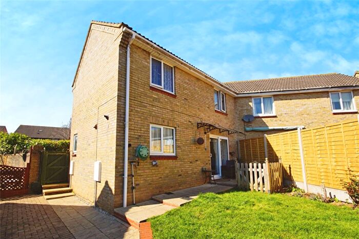 3 Bedroom Semi-Detached House For Sale In Elizabeth Way, Mangotsfield, Bristol, BS16