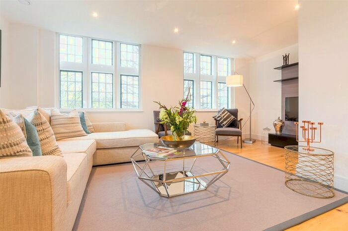 2 Bedroom Flat To Rent In Metropolitan Crescent, London, SW4