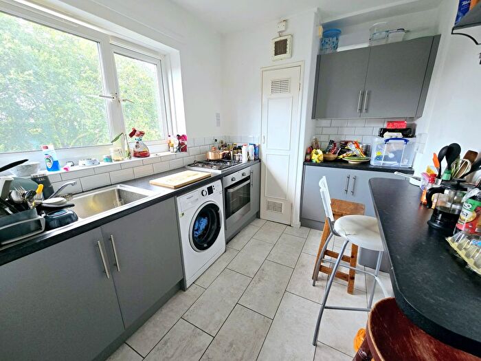 3 Bedroom Flat To Rent In Highbury Quadrant, Highbury, N5