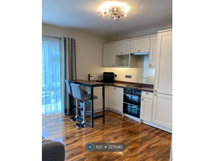 2 Bedroom Flat To Rent In Cedar Gardens, Sutton, SM2