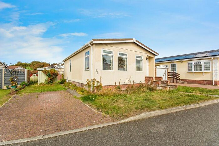 2 Bedroom Park Home For Sale In Marina View, Dogdyke, Lincoln, LN4