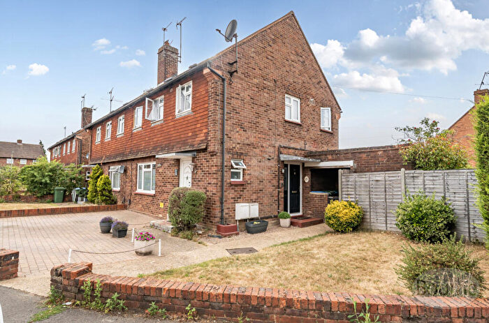 1 Bedroom Maisonette For Sale In Wyndham Avenue, Cobham, Surrey, KT11