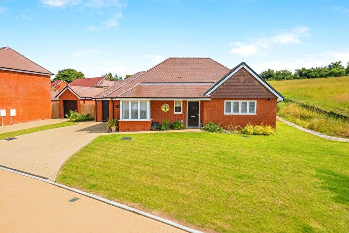 2 Bedroom Bungalow For Sale In Woodpeckers, Billingshurst, West Sussex, RH14
