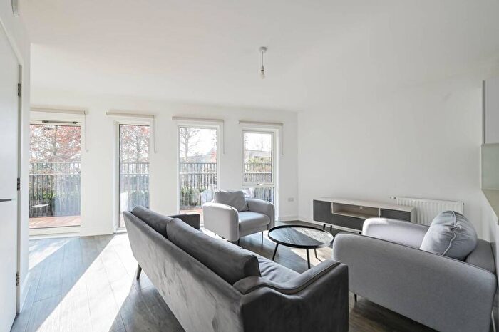 3 Bedroom Flat To Rent In Adlay Apartments, Silvertown, London, E16