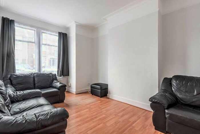 2 Bedroom Flat To Rent In Bickley Street, London, SW17