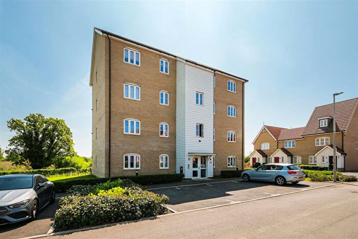2 Bedroom Flat For Sale In Five Oaks Lane, Chigwell, IG7