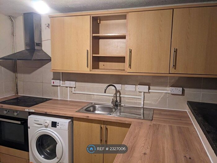 4 Bedroom Semi-Detached House To Rent In Vinery Road, Cambridge, CB1